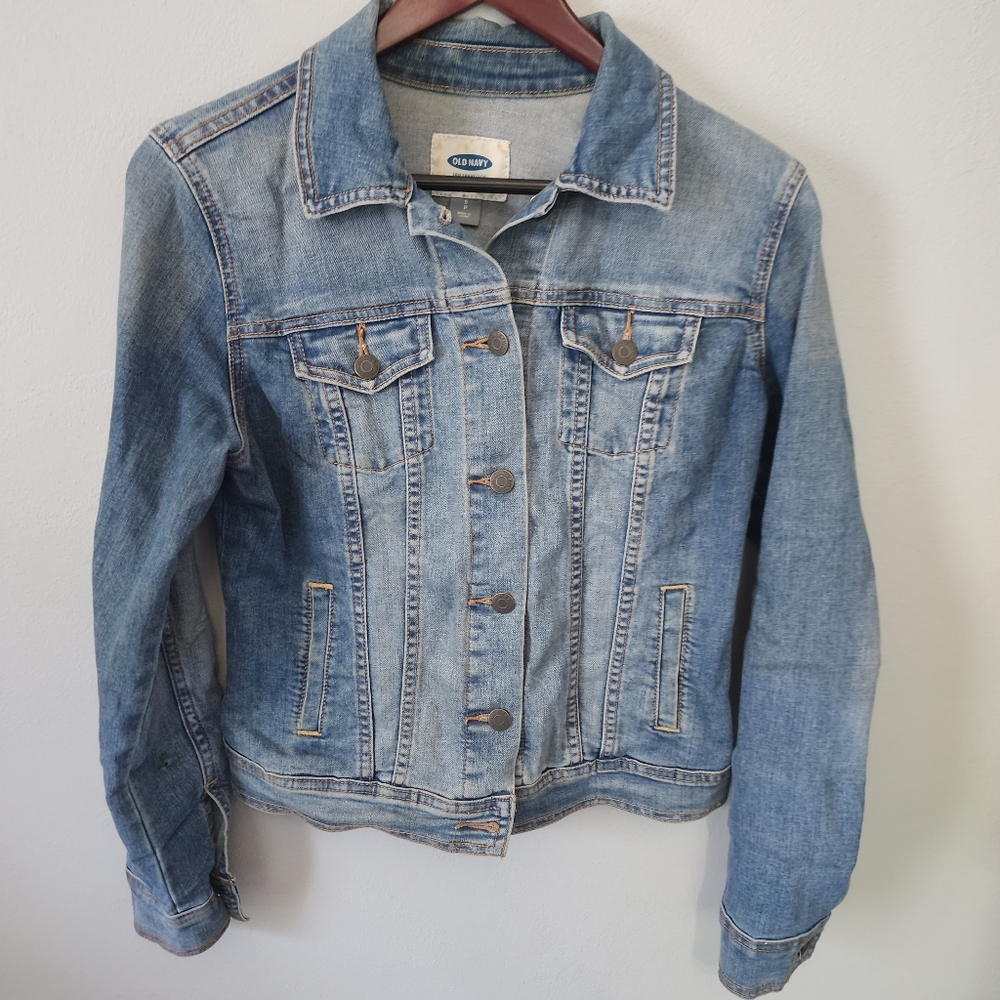 Old Navy medium wash stretchy button up denim jacket size small